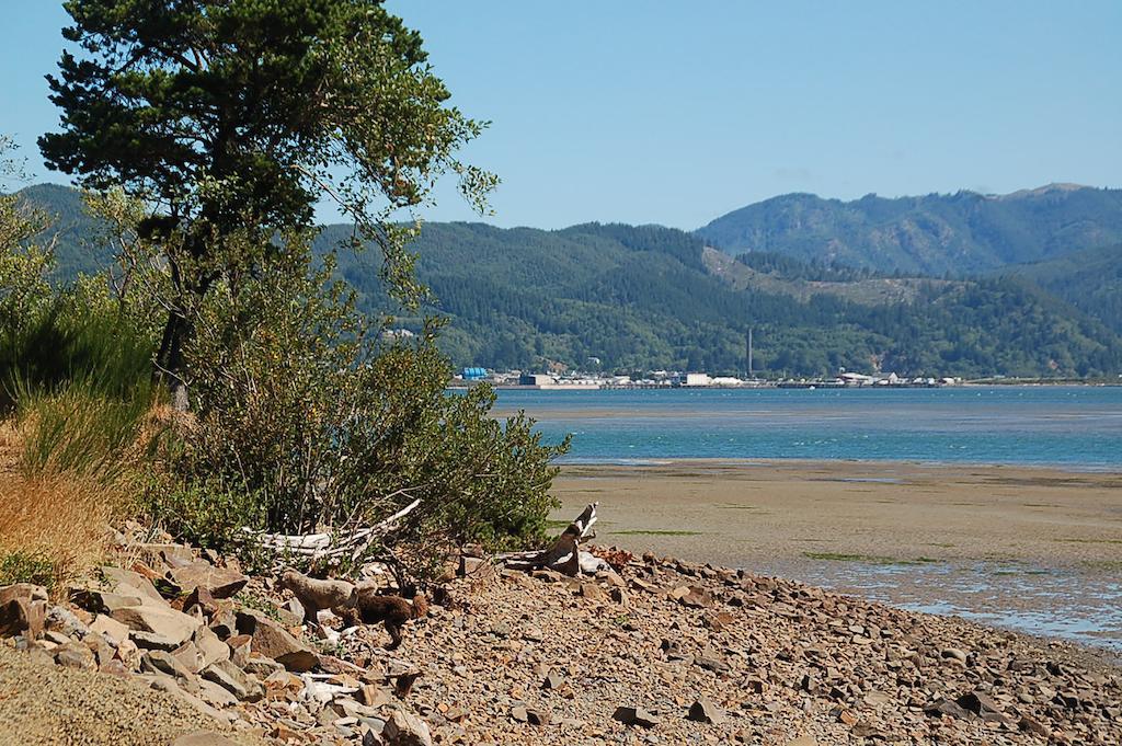 Sheltered Nook On Tillamook Bay Bay City Екстериор снимка